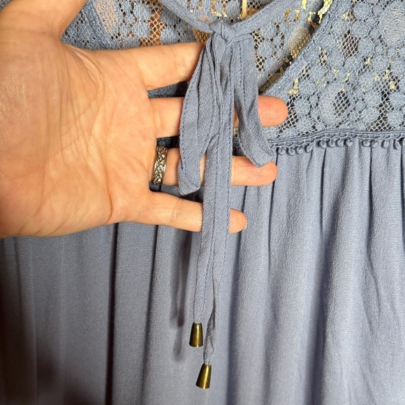 NWT Doe & Rae Blue Lace Blouse Trumpet Sleeves Size Small - Picture 4 of 7